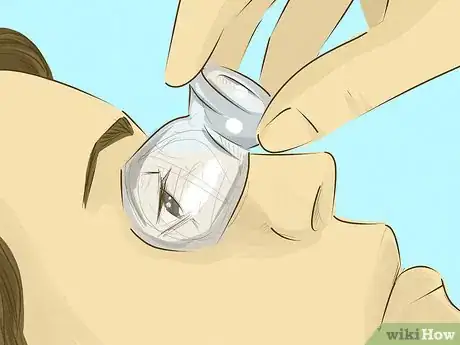 Imagen titulada Remove Something from Your Eye Step 5