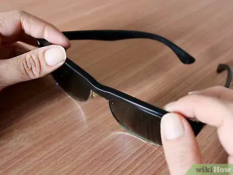 Imagen titulada Take Out Lenses from Your Sunglasses Final