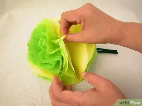 Imagen titulada Make a Paper Carnation Step 13