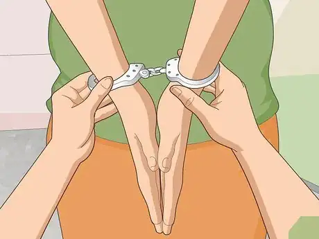 Imagen titulada Handcuff a Person Step 17