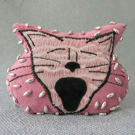 Imagen titulada Big mouth cat pillow 7979