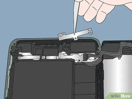 Imagen titulada Replace an iPhone Battery Step 17