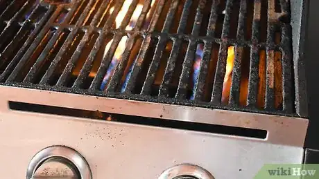 Imagen titulada Clean an Outdoor Gas Grill Step 1