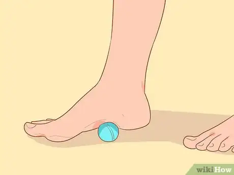 Imagen titulada Use a Massage Ball Step 18