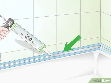 Imagen titulada Caulk a Bathtub Step 10