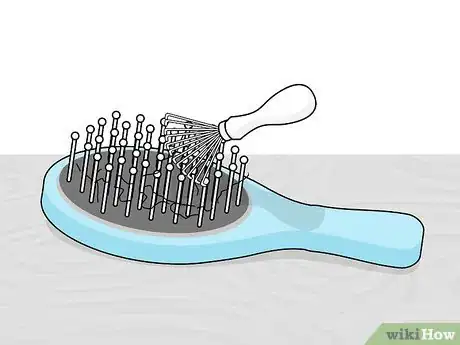 Imagen titulada Clean a Bristled Hairbrush Step 2