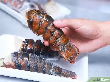 Imagen titulada Cook Frozen Lobster Tails Step 2