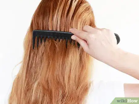 Imagen titulada Make Hair Dry Faster Without a Blow Dryer Step 6