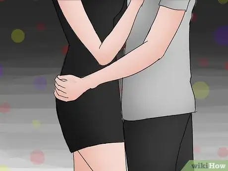 Imagen titulada Dance with a Girl to Attract Her (in a Club) Step 10