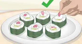 hacer un rollo de sushi