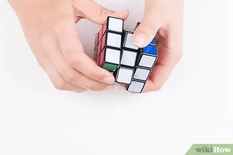 Imagen titulada Take Apart the Rubix Cube (3X3) Step 8