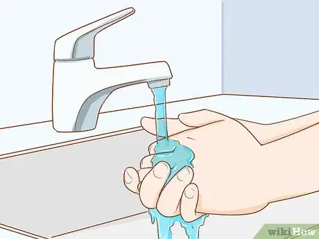 Imagen titulada Stop Eyes from Watering when Wearing Makeup Step 10