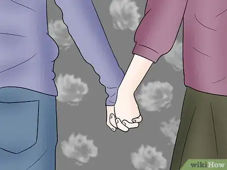 Imagen titulada Hold Hands for the First Time (for Girls Only) Step 6