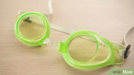 Imagen titulada Clean Swimming Goggles Step 5