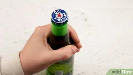 Imagen titulada Open a Beer Bottle with a Key Step 1