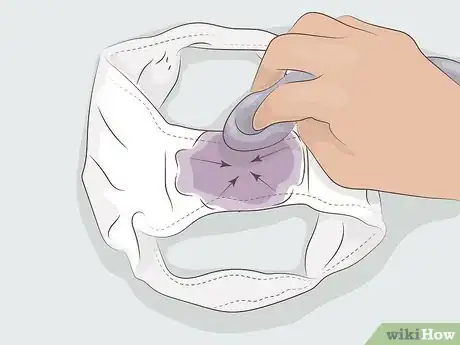 Imagen titulada Remove Blood from Your Underwear After Your Period Step 9