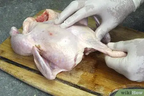 Imagen titulada Clean a Chicken Step 8