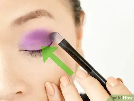 Imagen titulada Do Makeup for Green Eyes Step 19