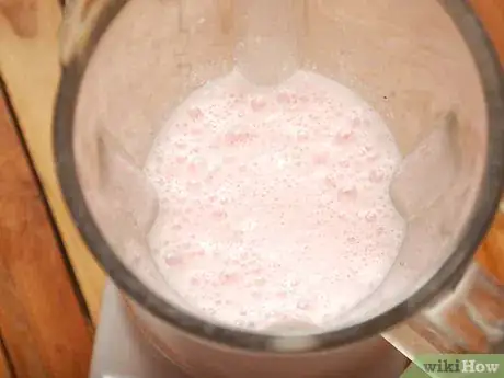 Imagen titulada Make Strawberry Milk Step 10