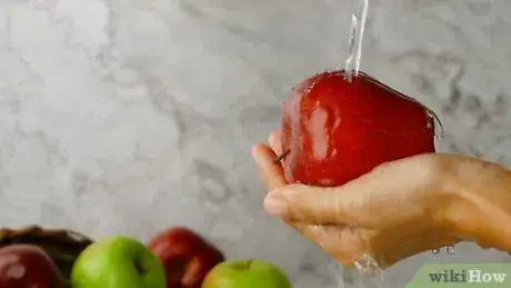 Imagen titulada Cut an Apple for Apple Pie Step 1