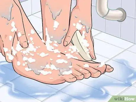 Imagen titulada Eliminate Odor from Smelly Shoes Step 13
