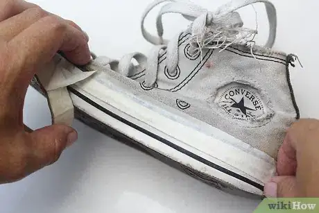 Imagen titulada Paint Fabric Shoes Step 7