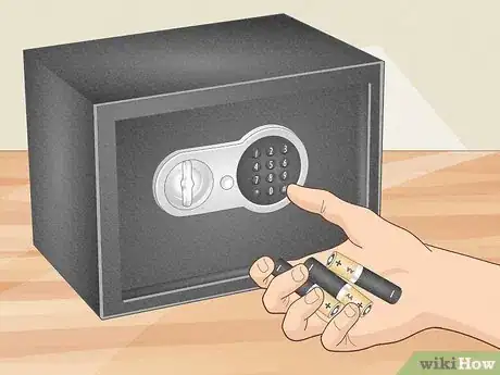 Imagen titulada Open a Digital Safe Without a Key Step 1