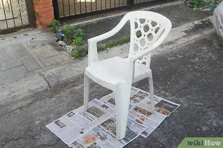 Imagen titulada Paint Plastic Furniture Step 2