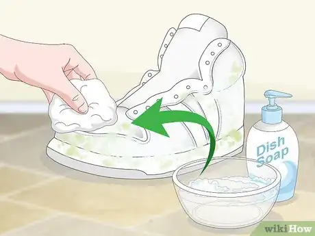 Imagen titulada Protect White Shoes Step 8