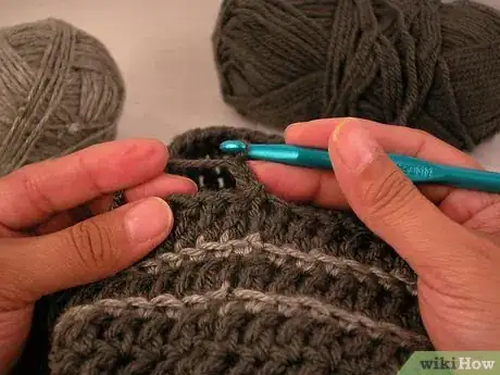 Imagen titulada Crochet a Skull Cap Step 13