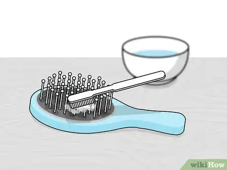 Imagen titulada Clean a Bristled Hairbrush Step 9