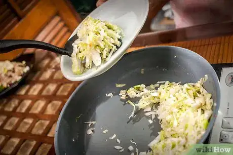 Imagen titulada Cook Shrimp Fried Rice Step 10