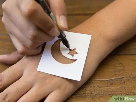 Imagen titulada Make a Temporary Tattoo with Nail Polish Step 8