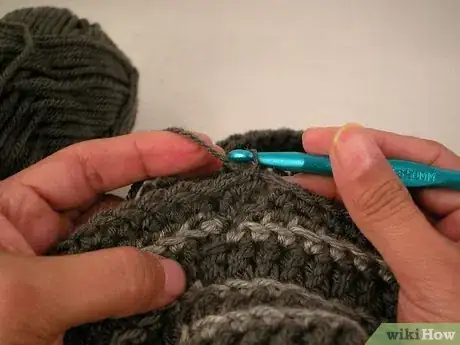 Imagen titulada Crochet a Skull Cap Step 16