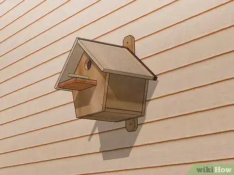 Imagen titulada Hang a Bird House Step 3