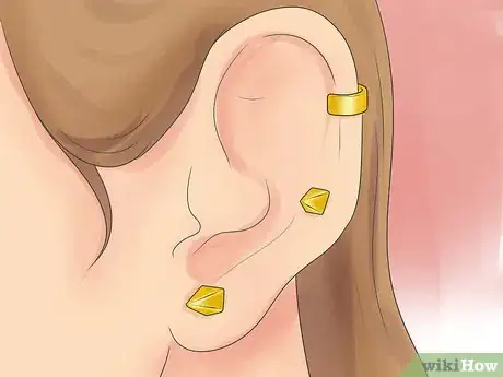 Imagen titulada Take Care of Infection in Newly Pierced Ears Step 12