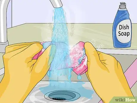 Imagen titulada Clean and Sanitize a Sponge Step 10