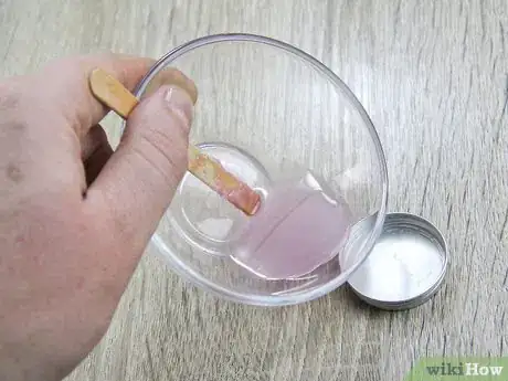 Imagen titulada Make Lip Gloss Using Vaseline and Lipstick Step 13