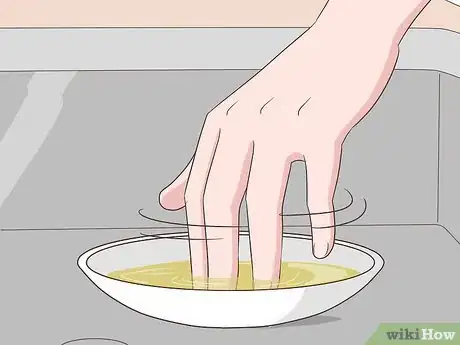 Imagen titulada Get Stain Off Your Hands Step 3