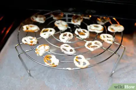 Imagen titulada Make Yogurt Covered Pretzels Step 4