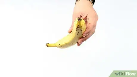 Imagen titulada Peel a Banana Step 1