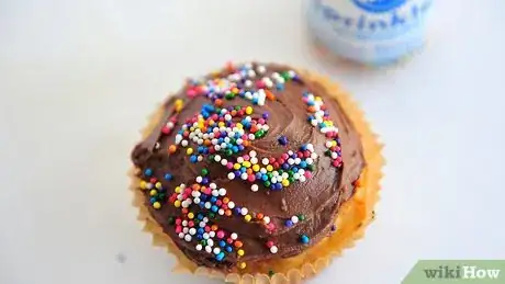 Imagen titulada Ice a Cupcake Step 7