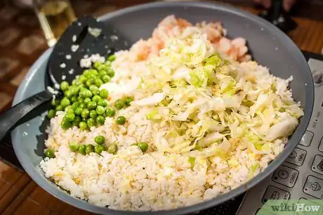 Imagen titulada Cook Shrimp Fried Rice Step 17