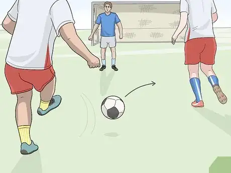 Imagen titulada Pass a Soccer Ball Step 12