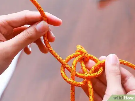 Imagen titulada Make a Paracord Bracelet Step 9