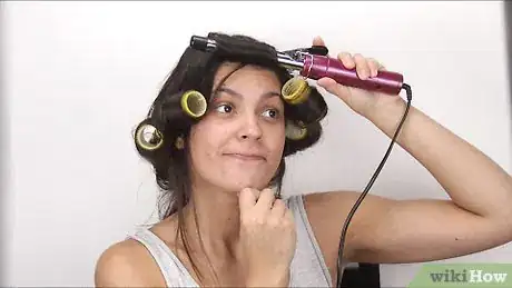 Imagen titulada Get 80s Curls Step 9