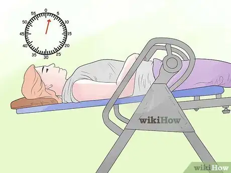 Imagen titulada Use an Inversion Table for Back Pain Step 6