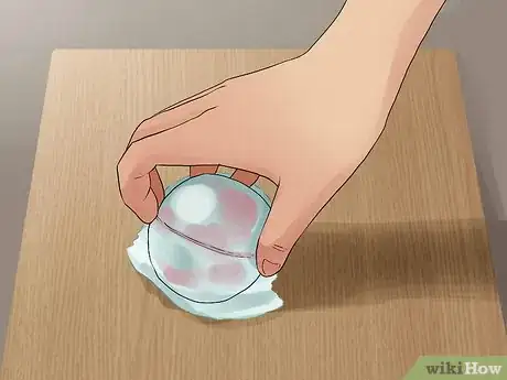 Imagen titulada Split and Store Your Bath Bombs Step 3