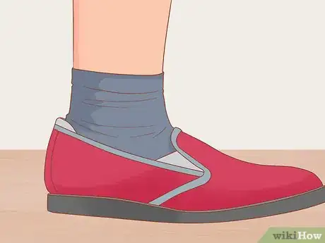 Imagen titulada Make a Shoe Wider Step 3