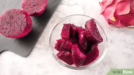 Imagen titulada Peel a Dragon Fruit Step 10